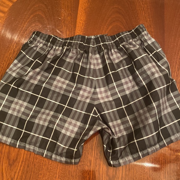 Mens Burberry swim trunks - Picture 2 of 5